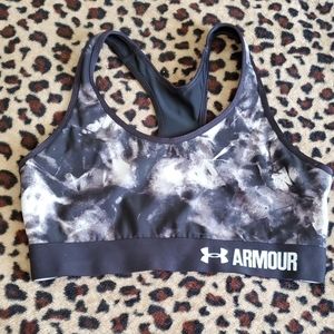 Under Armour sports bra size medium